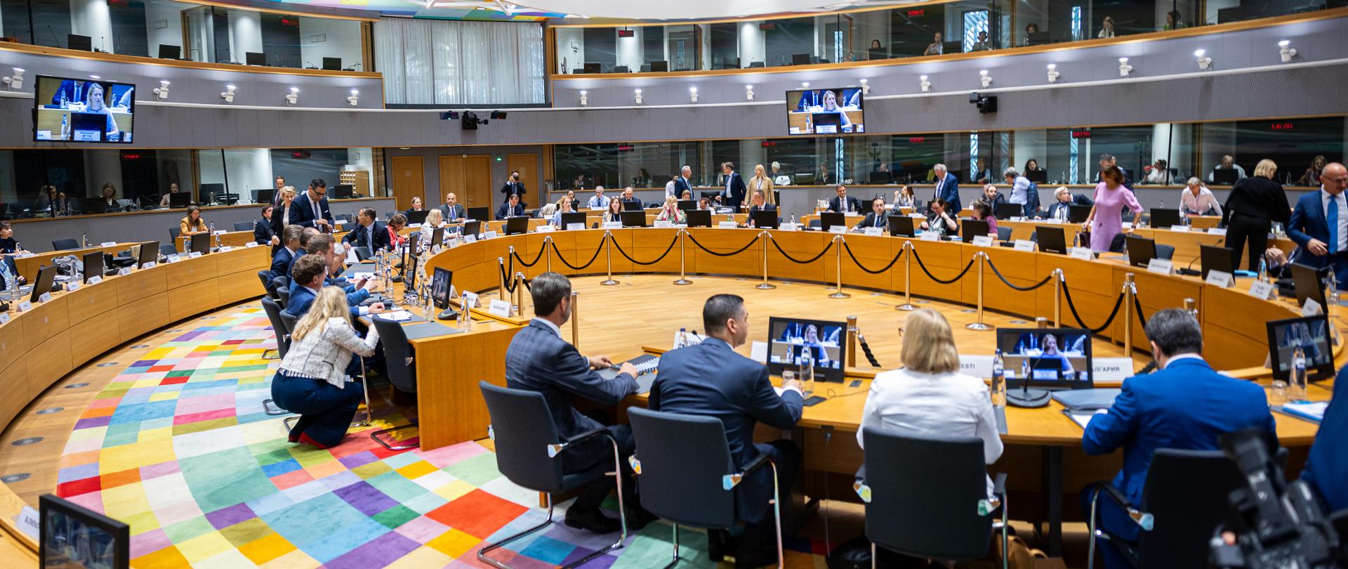 Minister Radosław Sikorski uczestniczył w posiedzeniu Rady do Spraw Zagranicznych w Brukseli
