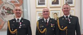 Awansowanie strażacy z Komendantem Miejskim PSP w Piotrkowie Tryb.