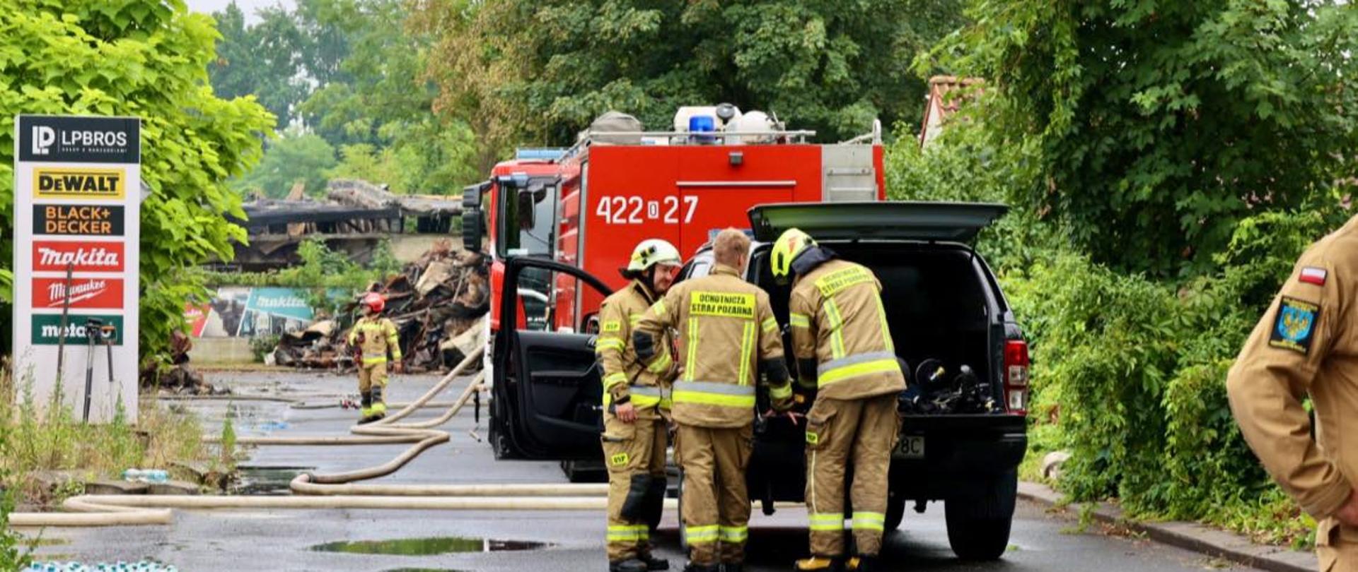 Pożar hal w Kędzierzynie-Koźlu – opanowany, trwa dogaszanie 