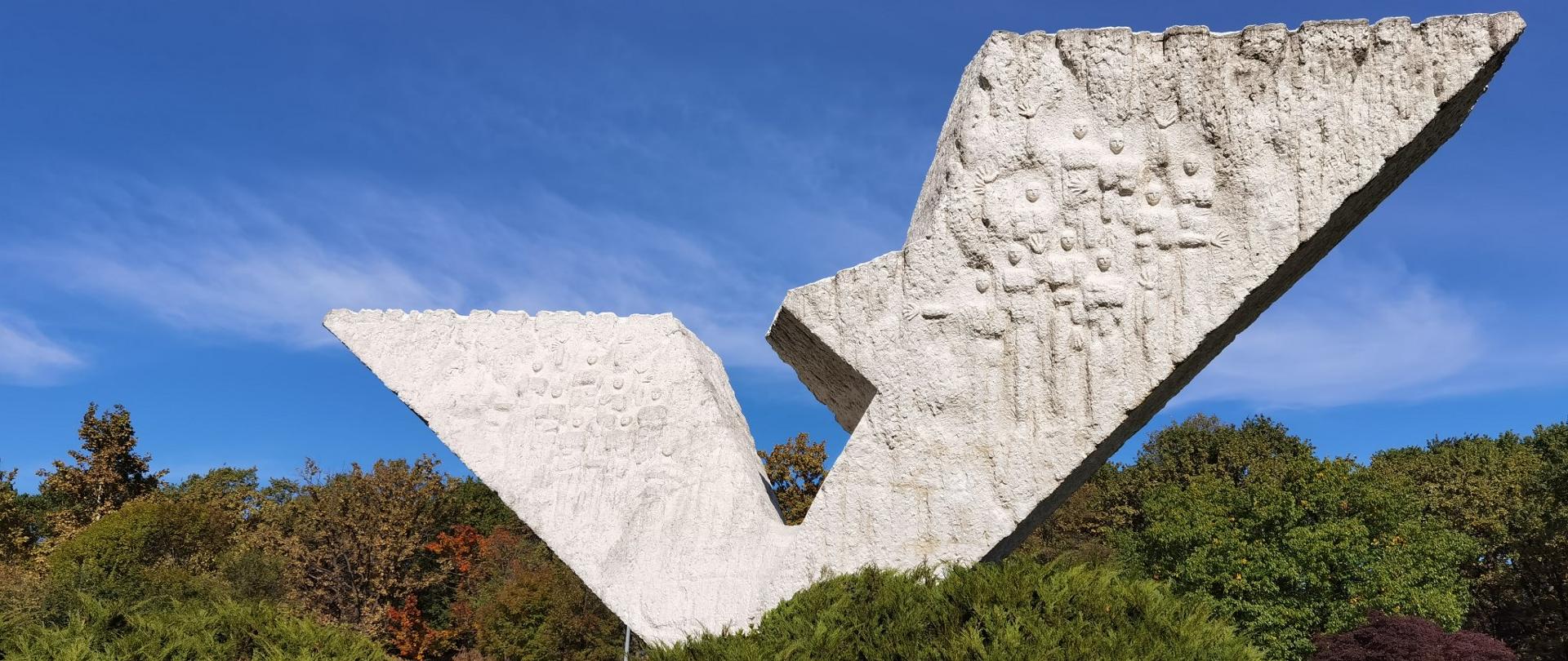 Udział w ceremonii upamiętnienia prawie 3000 ofiar rozstrzelanych przez niemieckich okupantów w październiku 1941 r. był głównym powodem wizyty Ambasadora RP w Kragujewacu.