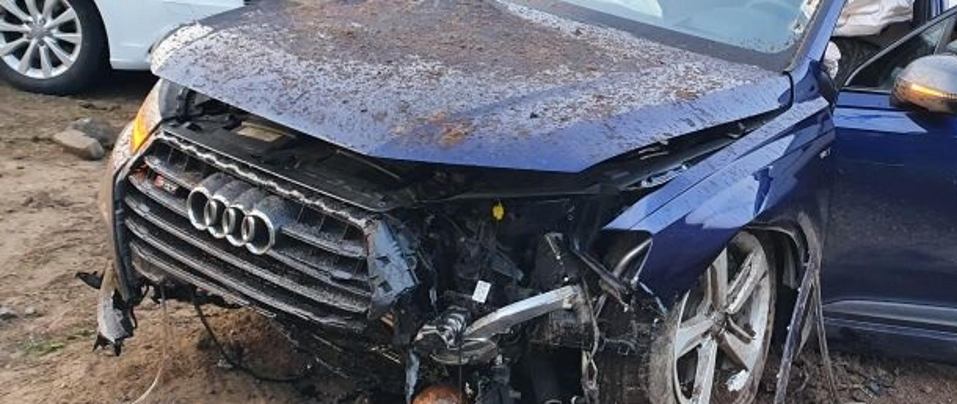 Na zdjęciu uszkodzony pojazd w wyniku kolizji drogowej.