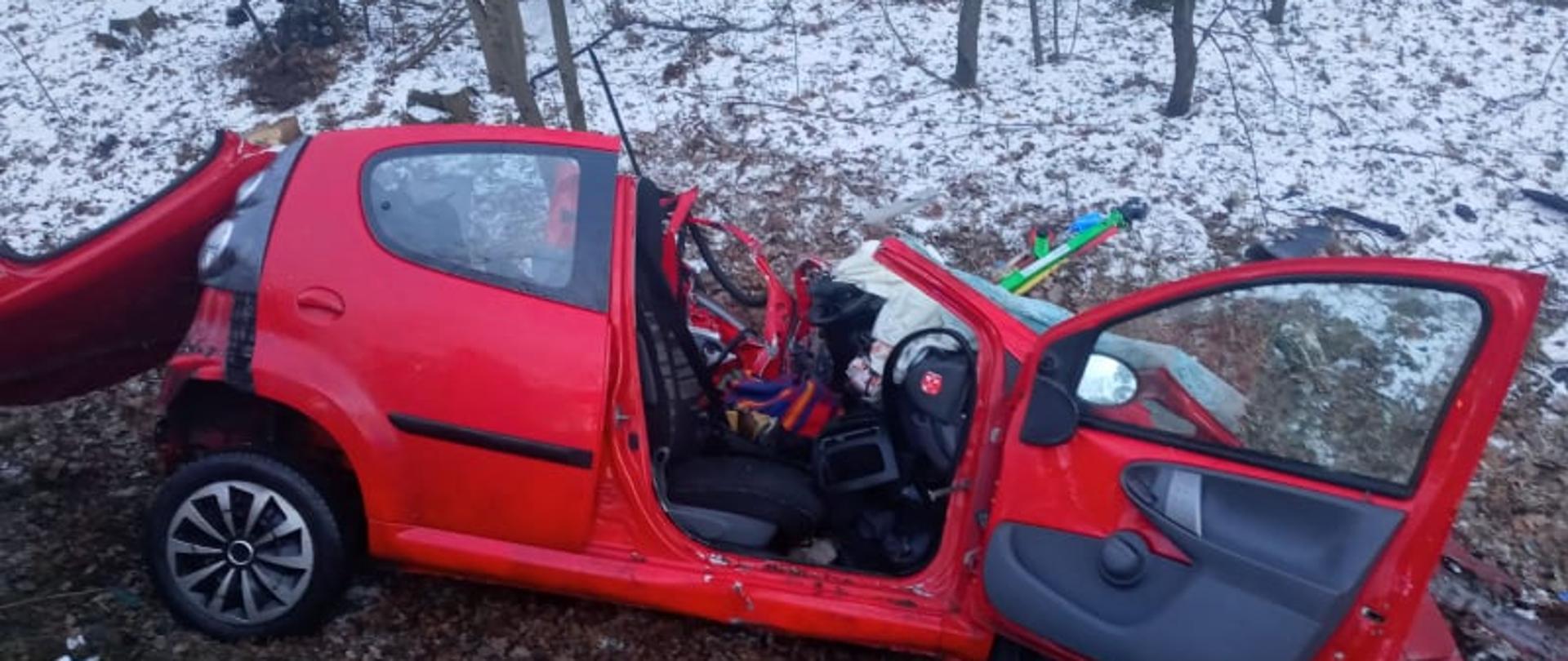 Zderzenie samochodu osobowego marki CITROEN C1 oraz samochodu ciężarowego marki MERCEDES ACTROS na 239. kilometrze drogi krajowej nr 11 na wysokości miejscowości Parkowo. 