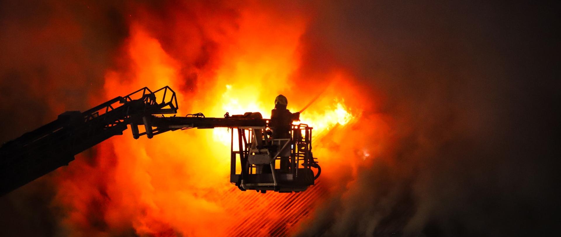 Kłęby czarnego dymu nad Olsztynem