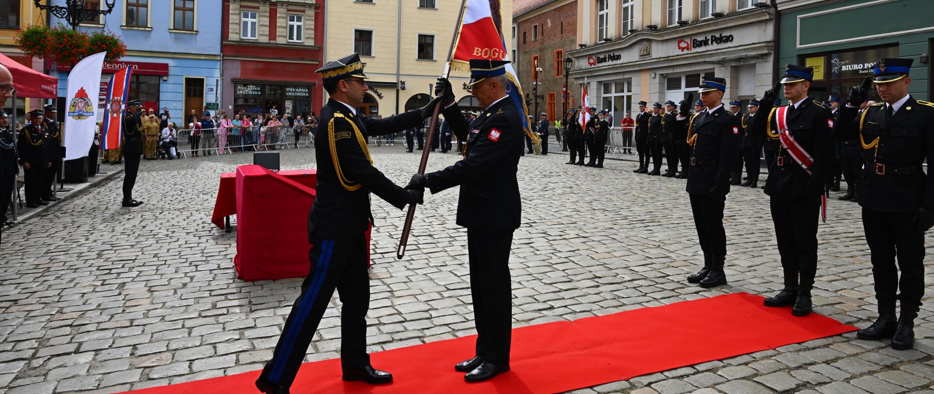 Uroczyste wręczenie sztandaru Komendzie Powiatowej Państwowej Straży Pożarnej w Świdnicy
