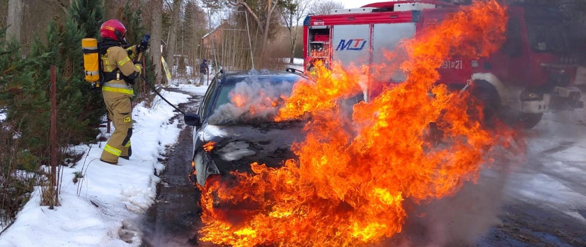 Pożar samochodu w miejscowości Gwiazdowo