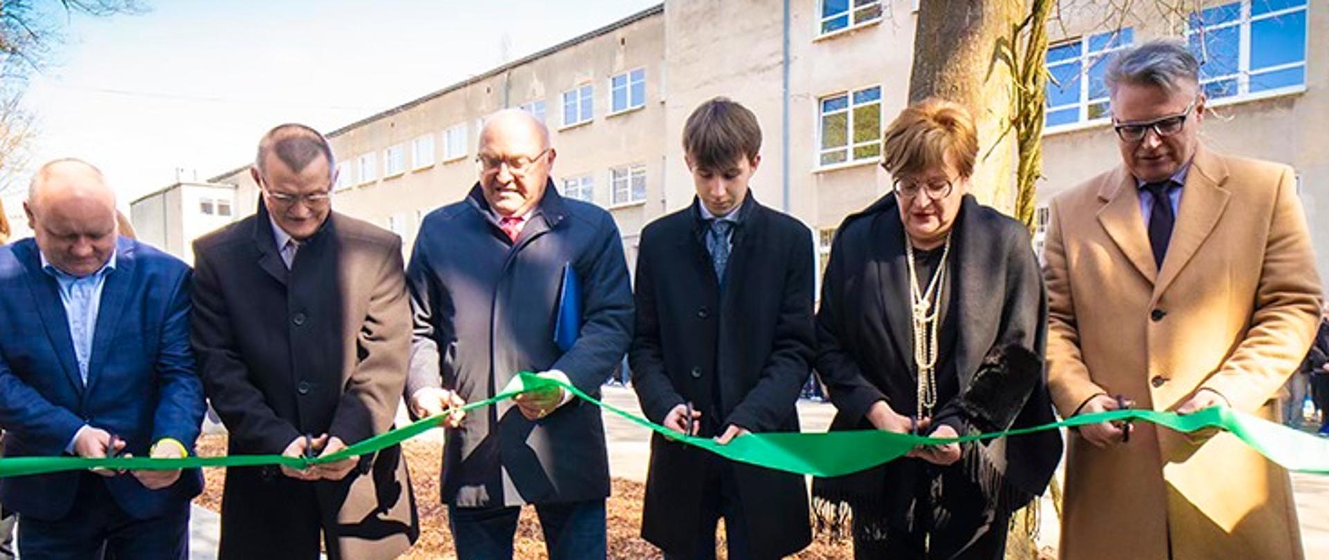 Na zdjęciu trzeci od lewej Dyrektor ZZ w Zielonej Górze – Jan Wardecki podczas uroczystego otwarcia. (Fot. UM Zielona Góra)