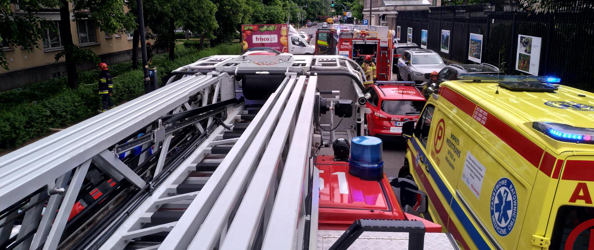 Widok z dachu drabiny na miejsce akcji