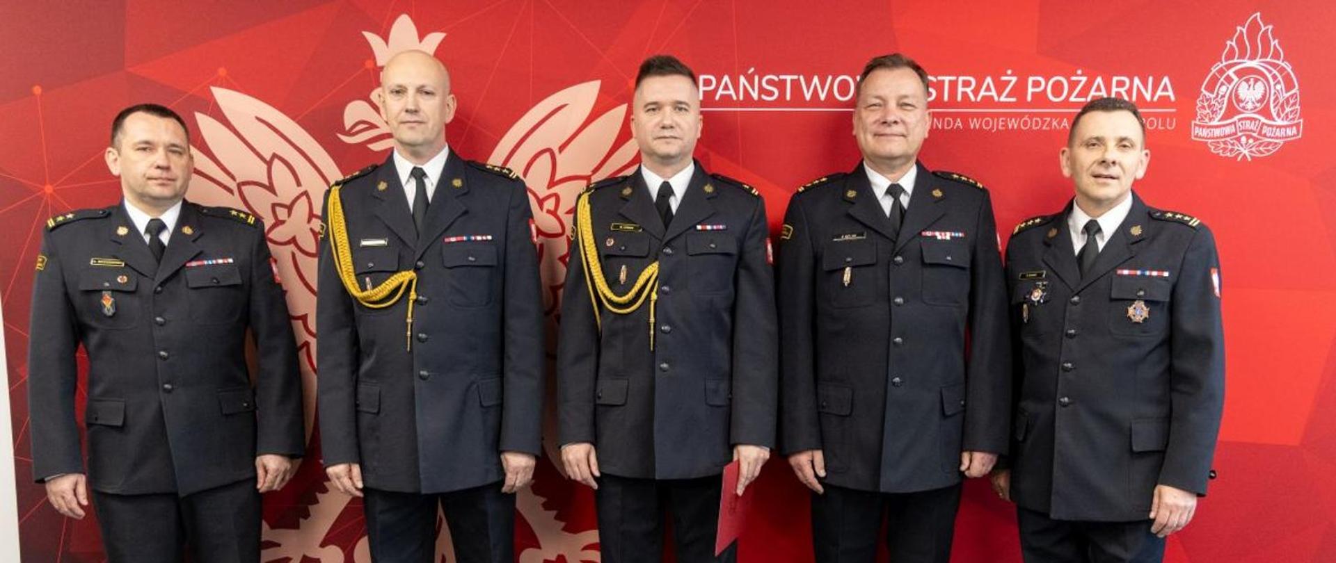 Wspólne zdjęcie oficerów Państwowej Straży Pożarne