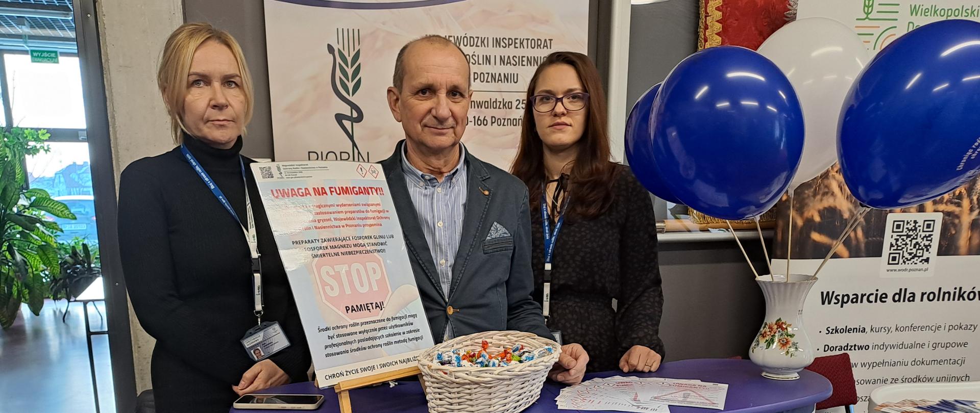 Pracownicy Oddziału w Krotoszynie przy stoisku WIORiN w Poznaniu