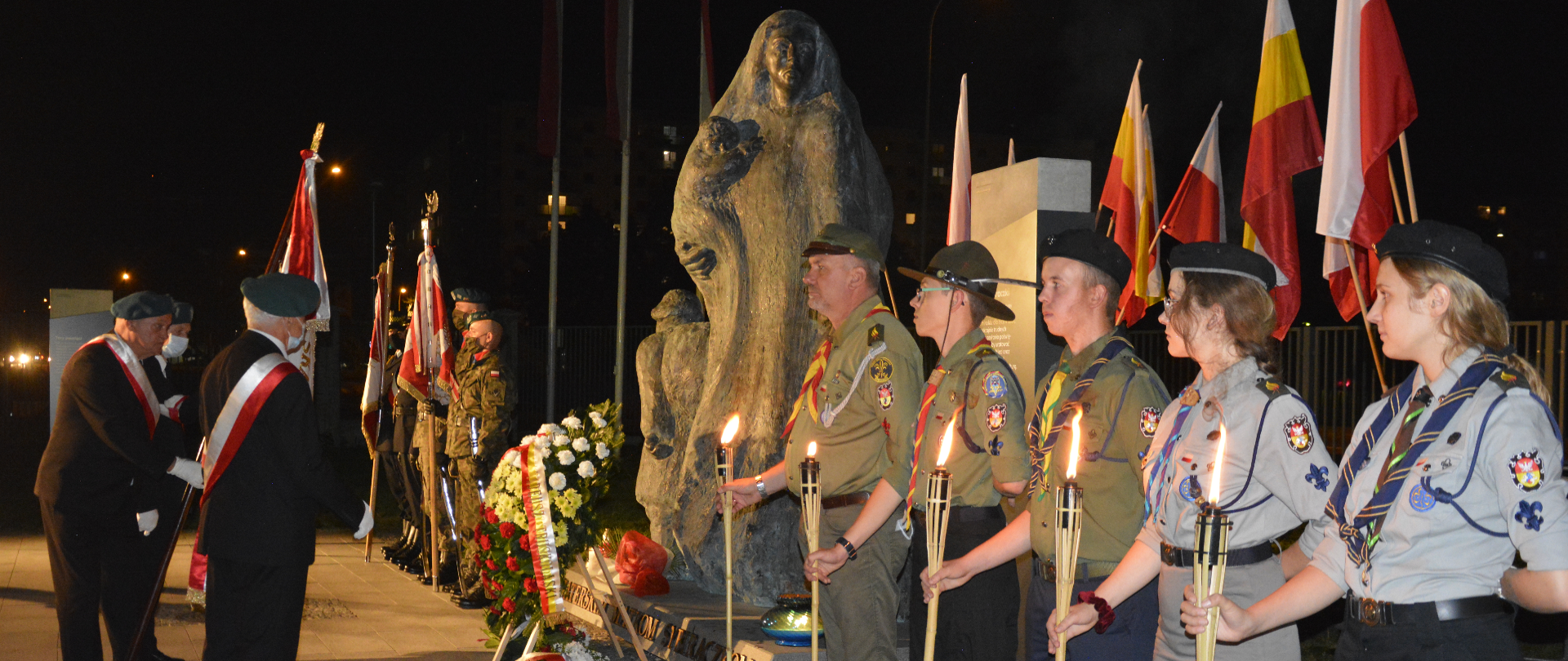 Uroczystość odsłonięcia pomnika upamiętniającego Bohaterskie Matki Sybiraczki 