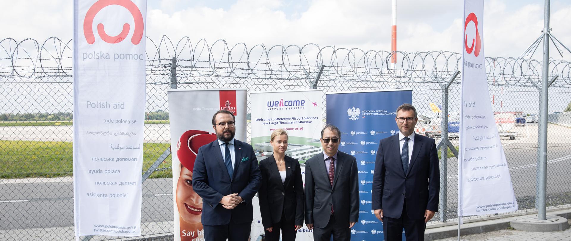 2021.08.20 Warszawa . Minister Pawel Jablonski . Lotnisko Cargo , wyslanie darow - szczepionki dla Wietnam .
Fot. Tymon Markowski / MSZ