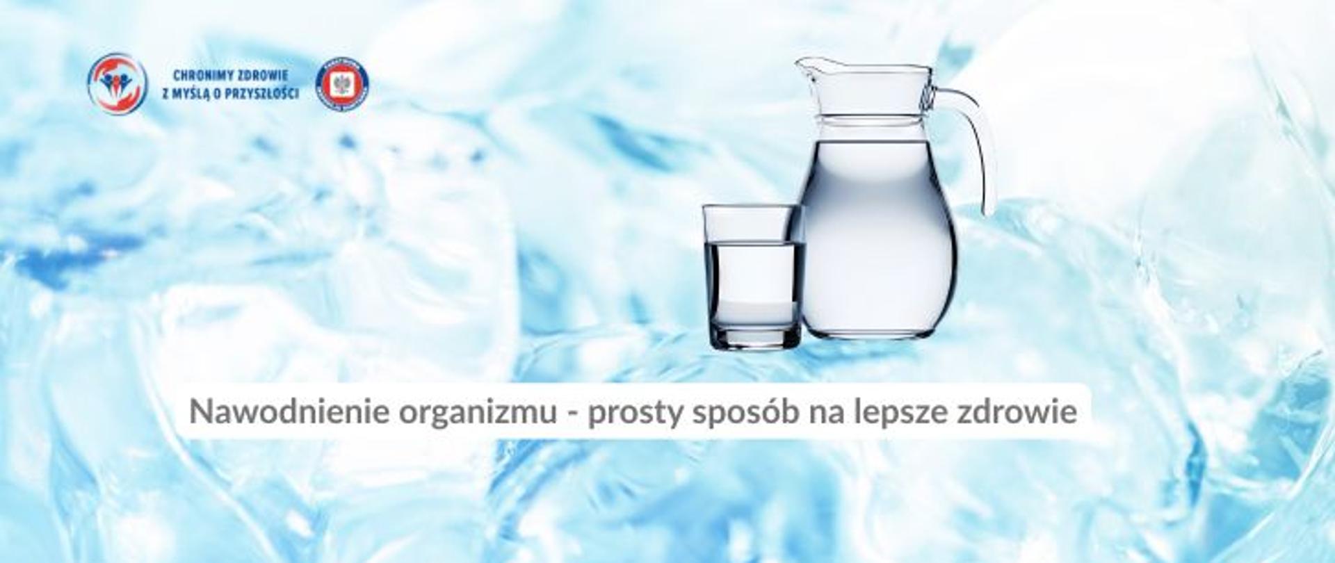 Na niebieskim tle w lewym górnym rogu logo Państwowej Inspekcji Sanitarnej wraz z hasłem Chronimy zdrowie z myślą o przyszłości. Po prawej stronie dzbanek i szklanka napełnione wodą. Poniżej szary napis: Nawodnienie organizmu - prosty sposób na lepsze zdrowie.