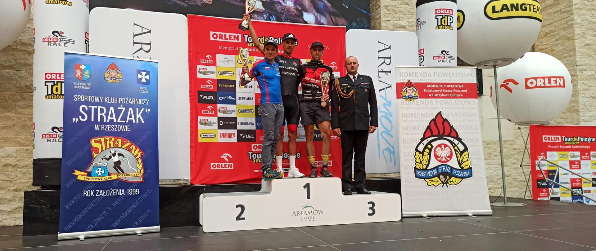 Uroczystość dekoracji najlepszych strażaków 