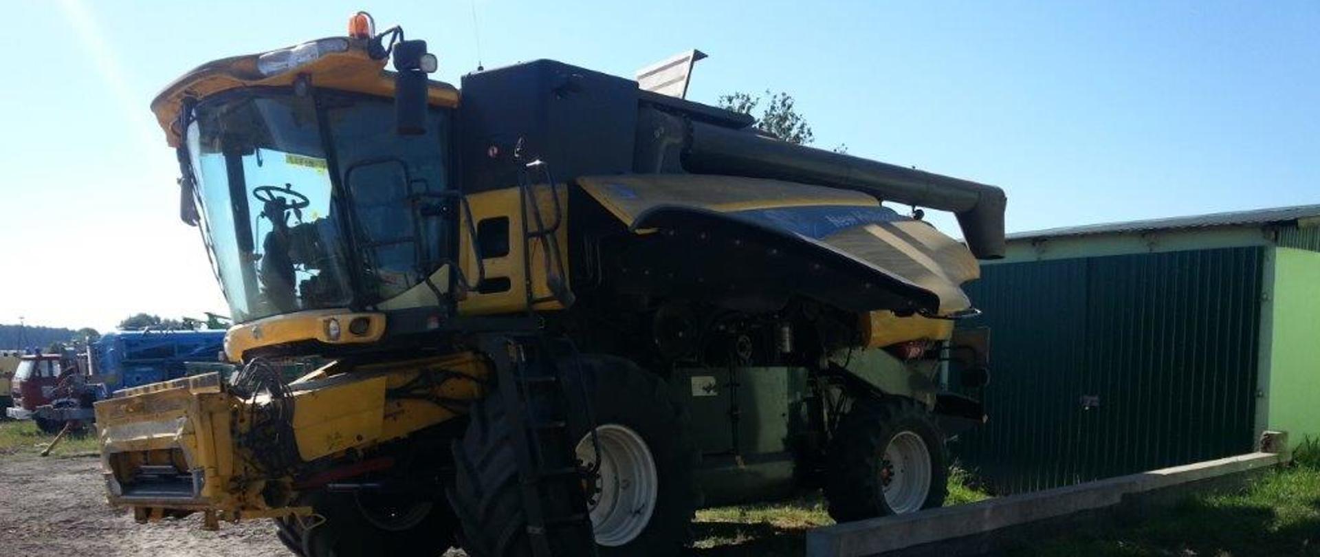 Zdjęcie kombajnu zbożowego podczas szkolenia