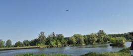 Dron z pobraną próbą wody