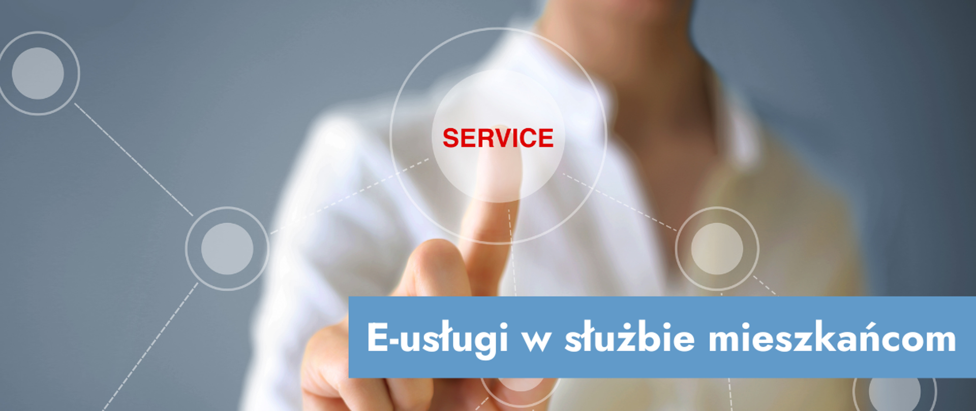 Grafika przedstawiająca kobietę klikającą napis "service" i napis: E-usługi w służbie mieszkańcom