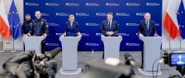Ponad 24 tys. policjantów zaangażowanych w zapewnienie bezpieczeństwa w szkołach. Zatrzymano 19 osób. Konferencja z udziałem ministrów Marcina Kierwińskiego, Barbary Nowackiej, wiceministra Czesława Mroczka i Komendanta Głównego Policji gen. insp. Marka Boronia.
