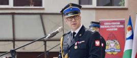 Powiatowe Obchody Dnia Strażaka KP PSP w Augustowie - mł. bryg. Łukasz Chankowski - zastępca podlaskiego komendanta wojewódzkiego PSP podczas przemówienia