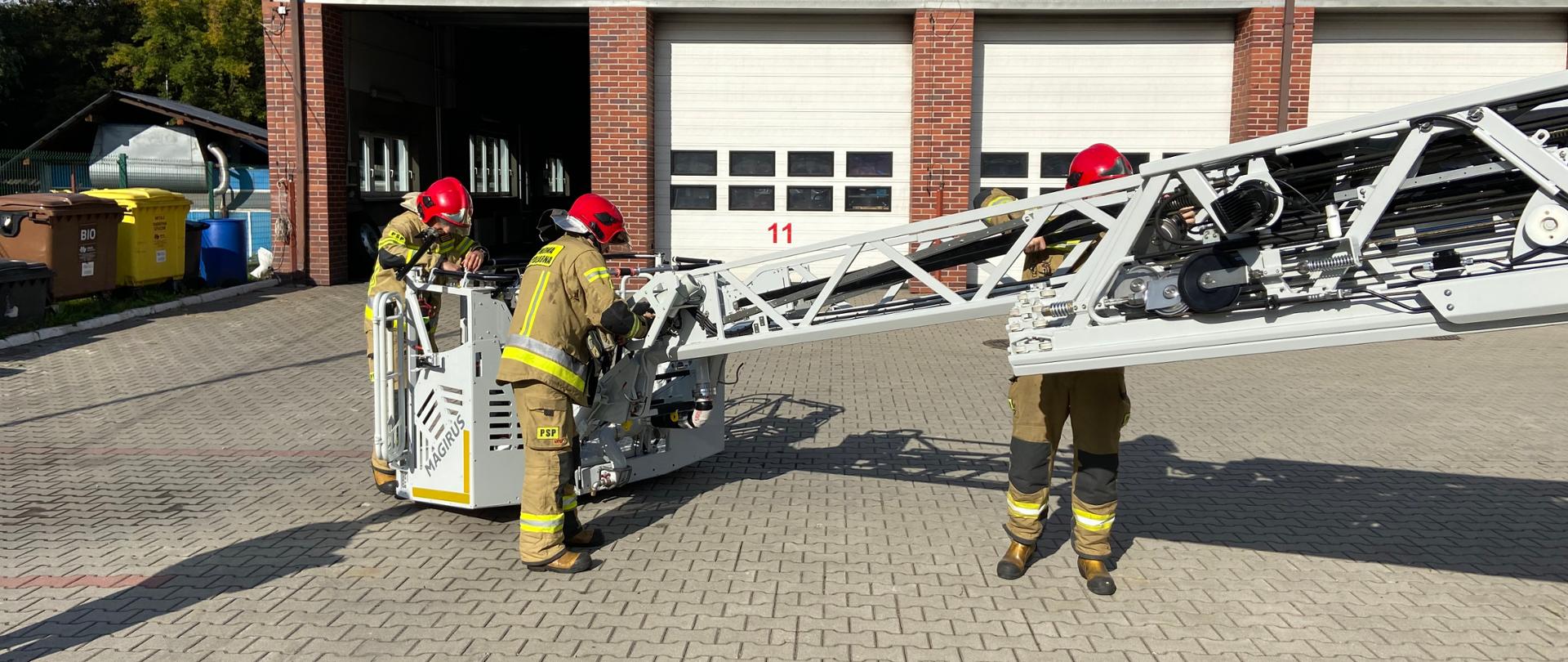 Szkolenie specjalistyczne kierowców-operatorów samochodów z drabiną mechaniczną