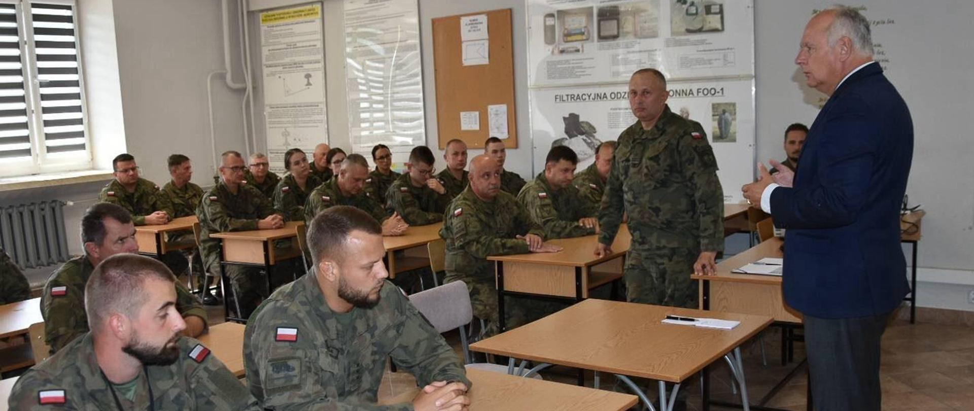22 sierpnia br. Wiceminister P. Zalewski spotkał się z żołnierzami 102 batalionu lekkiej piechoty w Sandomierzu.