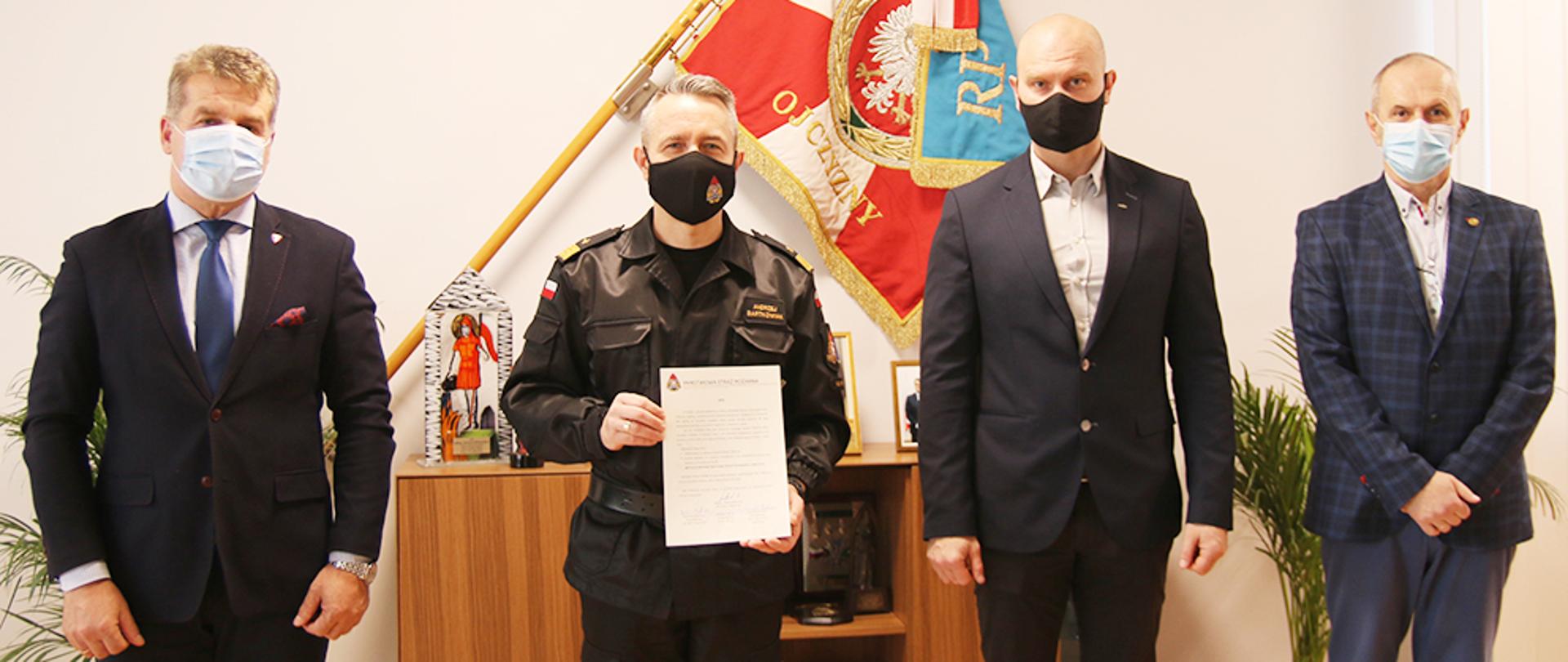 Na zdjęciu Apel o oddawanie osocza.