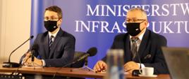 W wideokonferencji uczestniczyli minister infrastruktury Andrzej Adamczyk oraz rzecznik rządu, poseł ziemi pomorskiej Piotr Muller
