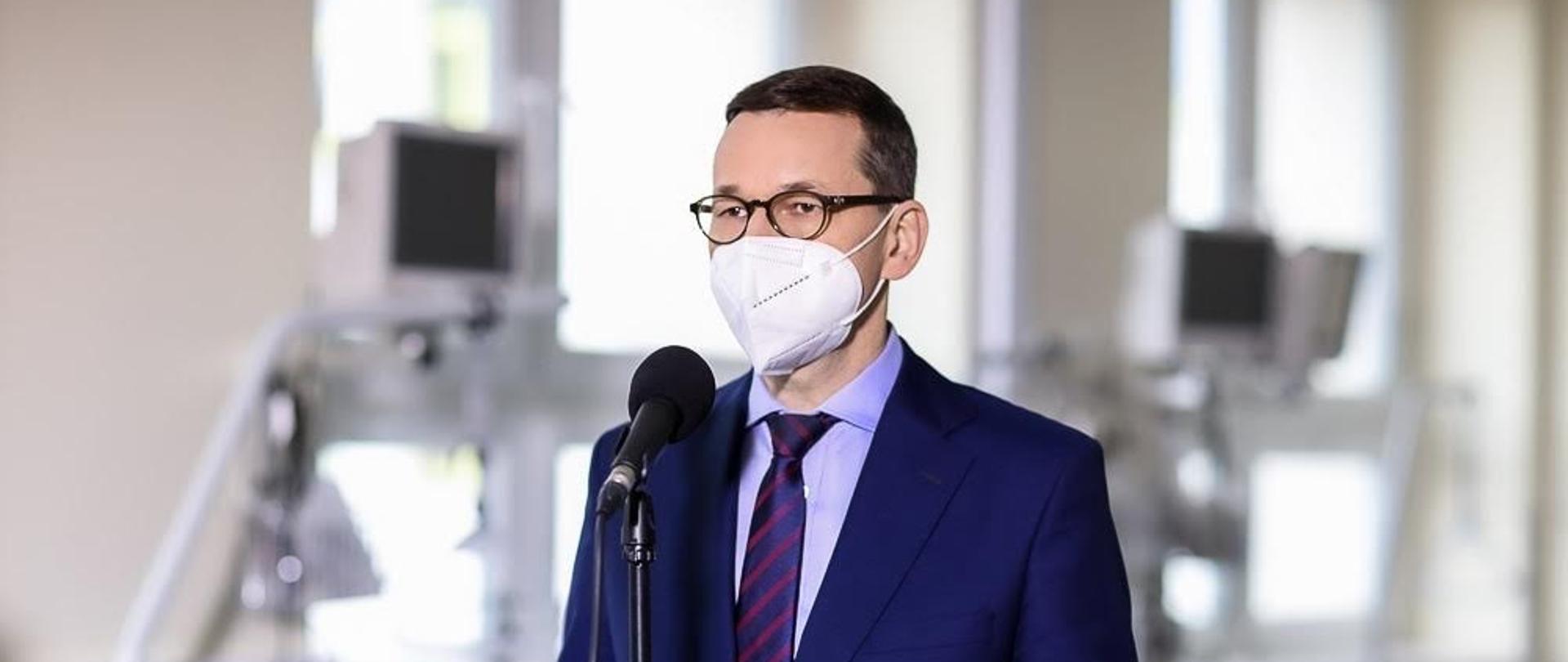 Premier Mateusz Morawiecki w szpitalu rezerwowym w Radomiu.
