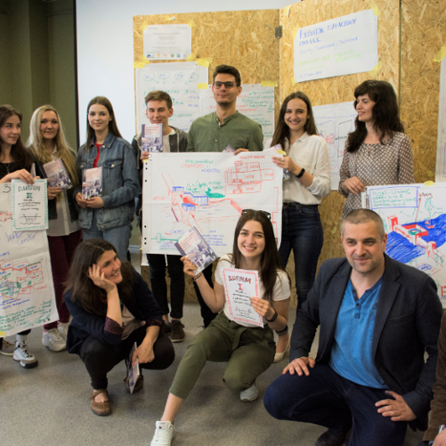 Studenci wraz z trenerami Witoldem Hebanowskim i Polina Vetrova ostatniego dnia warsztatów Fot Joanna Lopat