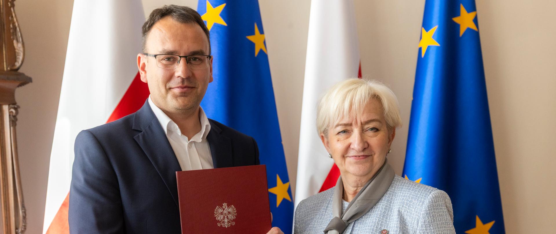 Wójt Gminy - Kamil Barda oraz wojewoda łódzki - Dorota Ryl 