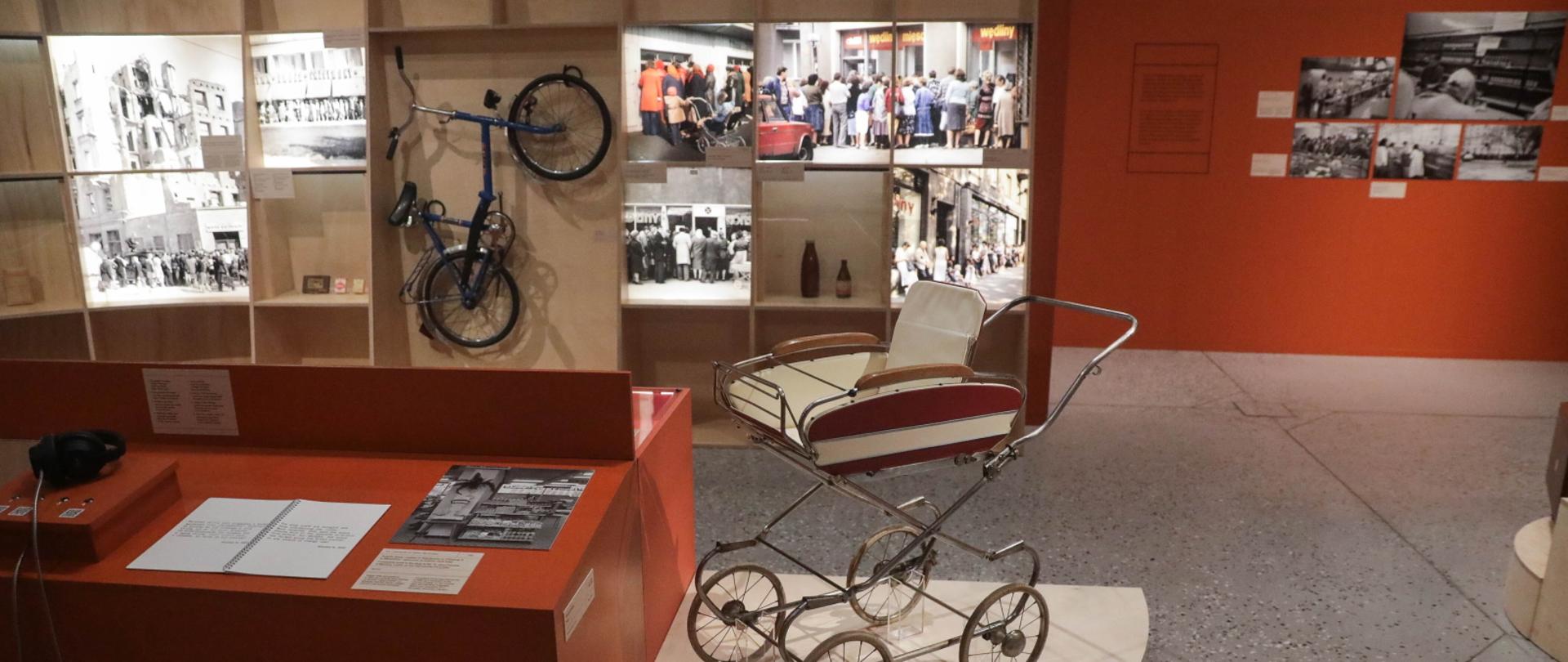 „Za czym kolejka ta stoi? PRL w muzycznym zwierciadle” - nowa wystawa w Muzeum Historii Polski, fot. Tomasz Gzell/PAP