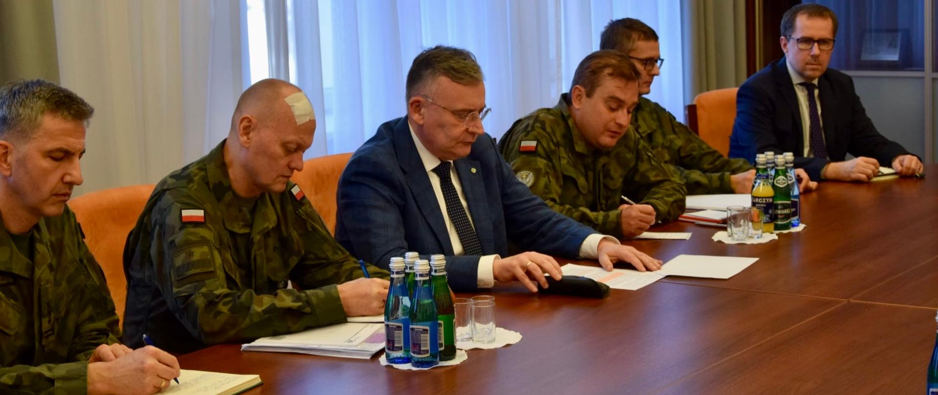 Spotkanie z Ambasadorem Niemiec, Viktorem Elblingiem w MON: Rozmowy o zacieśnieniu współpracy przemysłowo obronnej