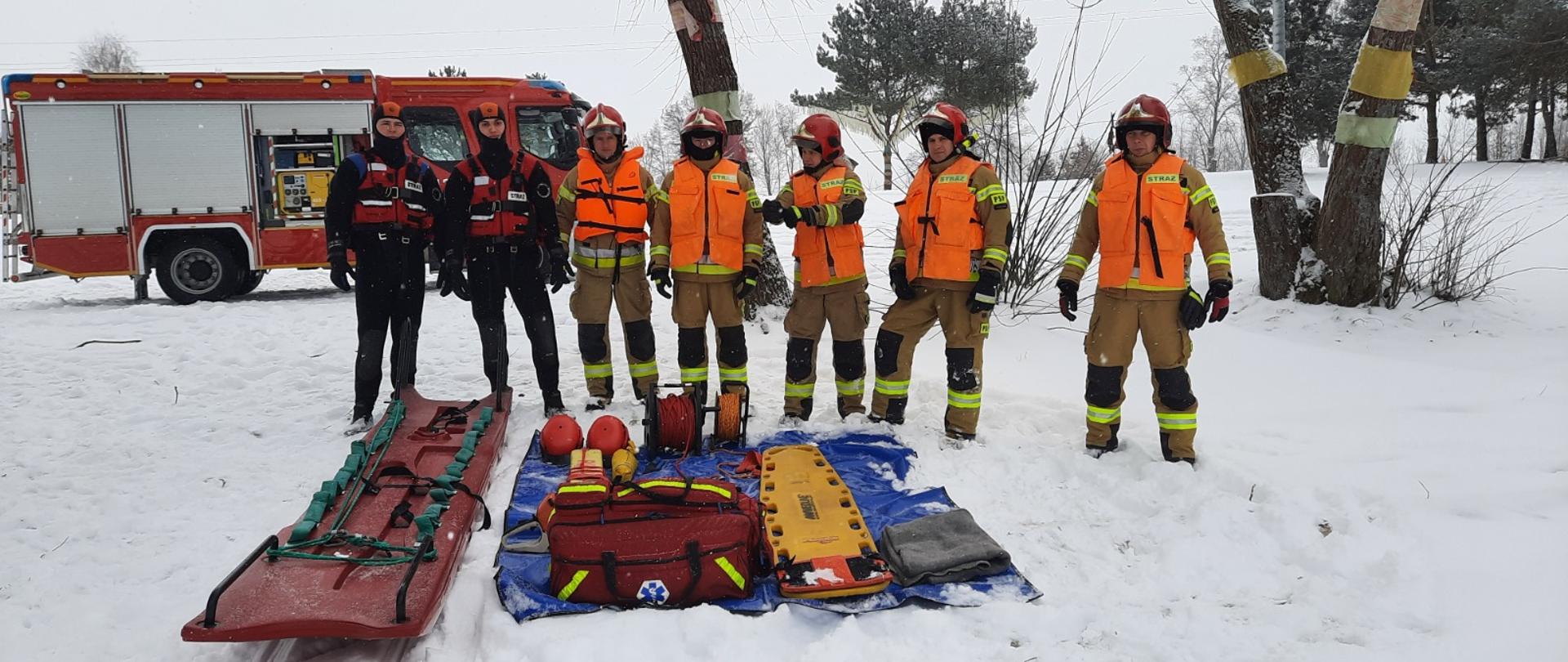 ĆWICZENIA Z ZAKRESU RATOWNICTWA WODNO-LODOWEGO W TRZCIANCE