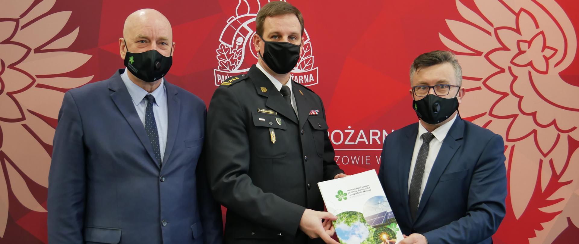 Pamiątkowe zdjęcie po podpisaniu umowy z Prezesem WFOŚiGW w Zielonej Górze.