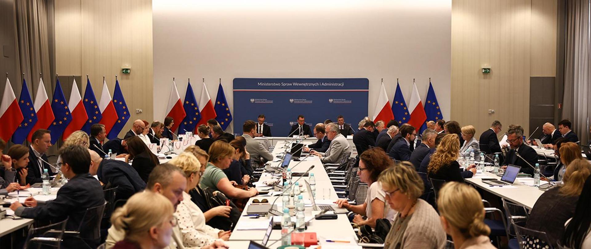 Uczestnicy podczas posiedzenia Komisji