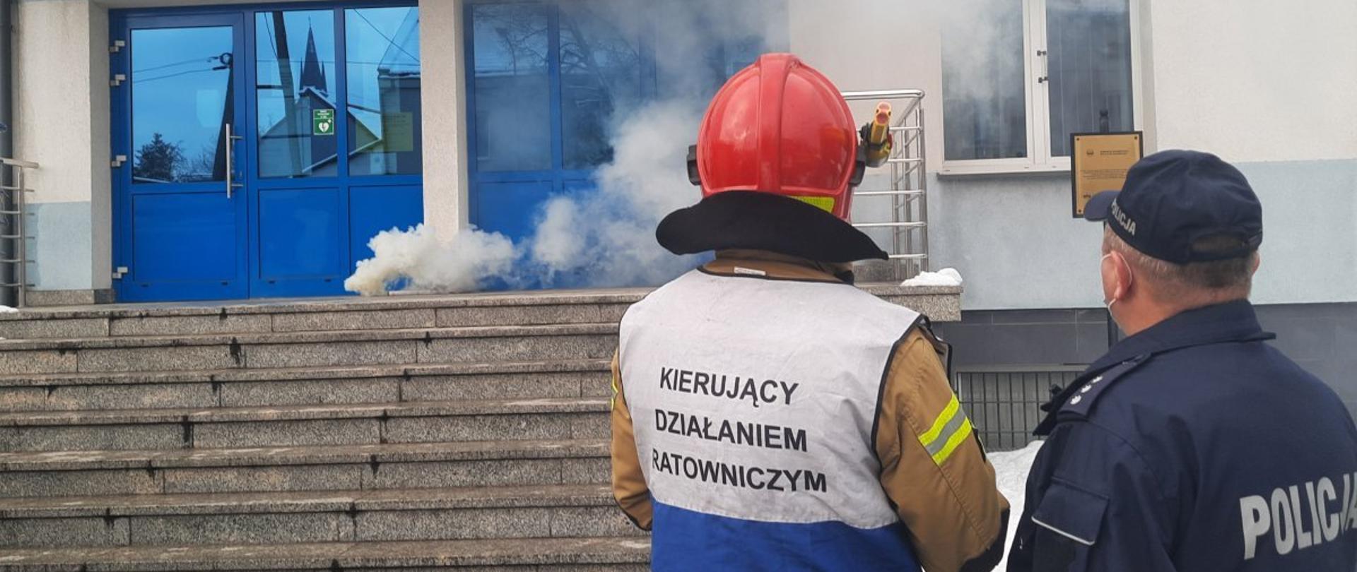 Zdjęcie przedstawia służby podczas ćwiczeń