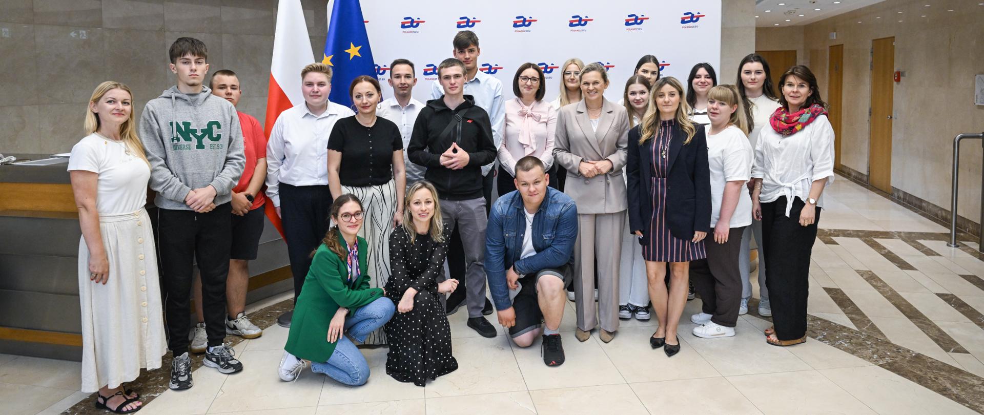 Brussels, Belgium, 24 June 2025. Minister Barbara Nowacka's meeting with the winners of the #CZYSTYPRZEKAZ contest
Barbara Nowacka (C)