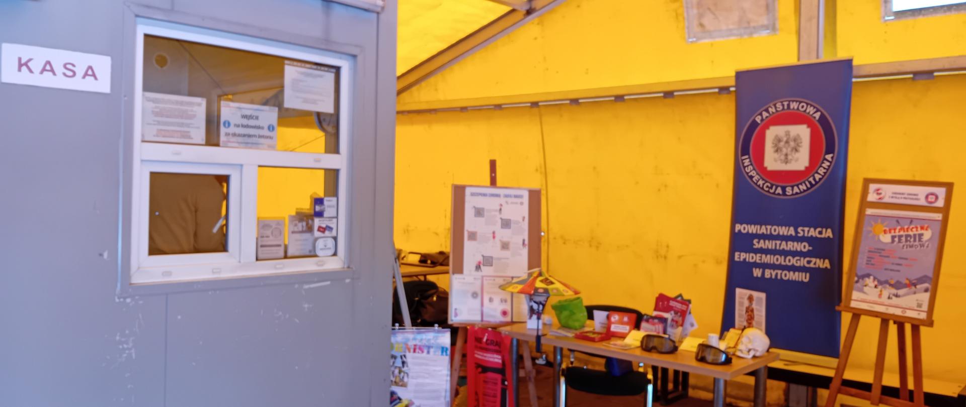 Akcja profilaktyczna dla ogółu społeczeństwa na lodowisku przy Parku Wodnym w Tarnowskich Górach 