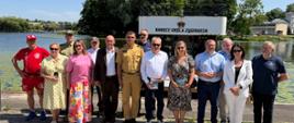 Uczestnicy pikniku edukacyjnego „Rozpoczęcie wakacji nad Kanałem Augustowskim” na Błoniach rzeki Netty w Augustowie