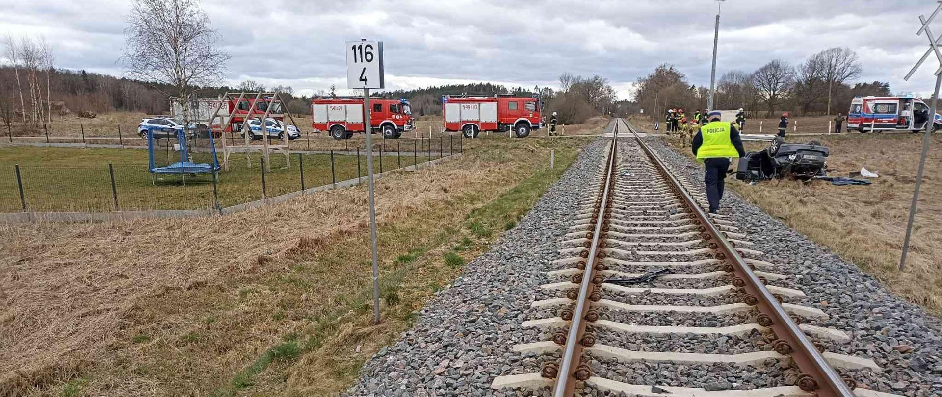 Strażacy prowadzący RKO