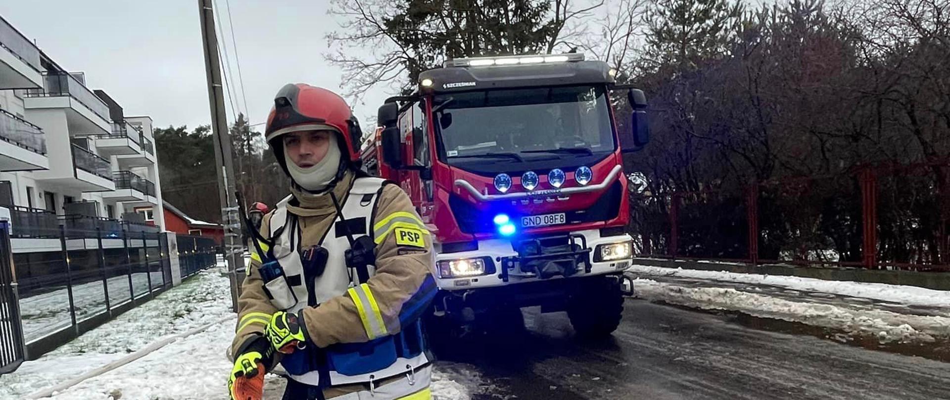 Ćwiczenia pn. „Akcja ratowniczo-gaśnicza podczas pożaru w garażu podziemnym budynku zakwaterowania turystycznego przy ul. Rybackiej w Jantarze