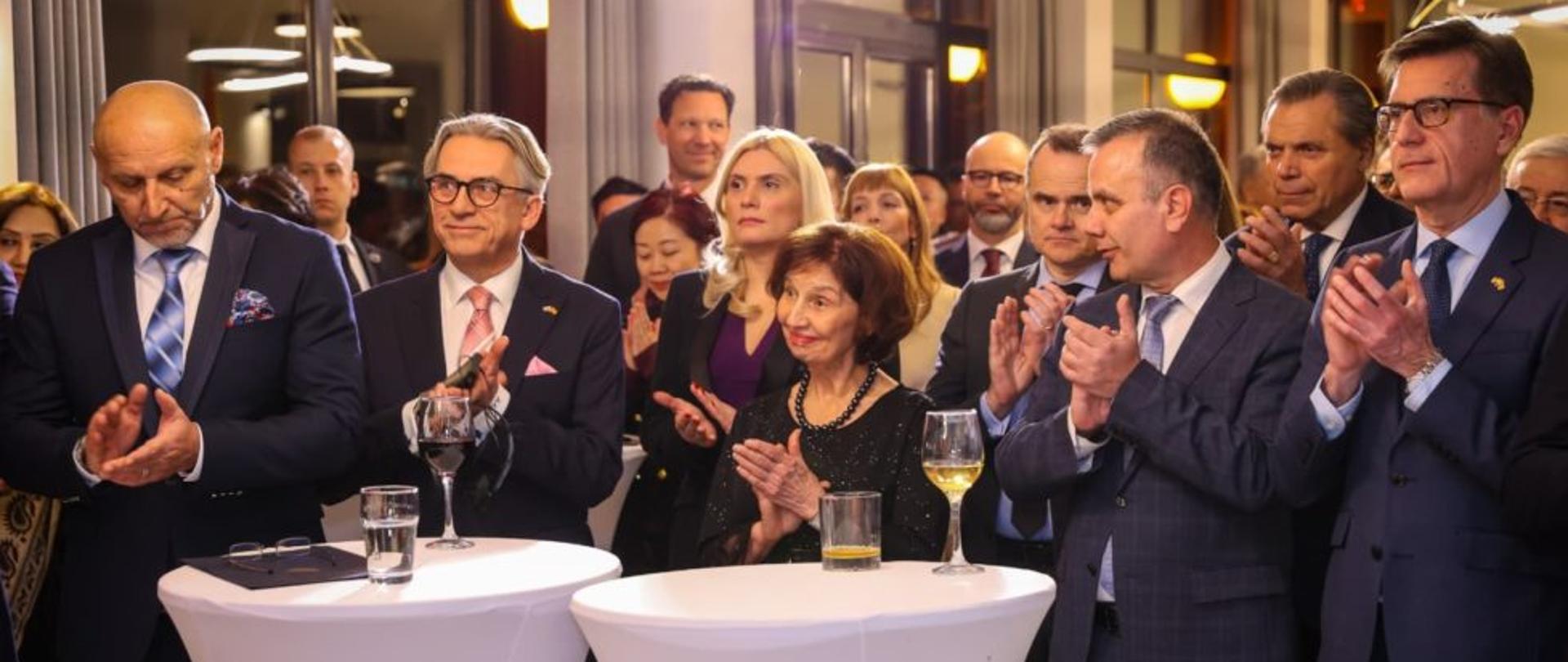 Chargé d’affaires Mariusz Brymora z Prezydent Macedonii Północnej Gordaną Siljanowską-Davkovą. 