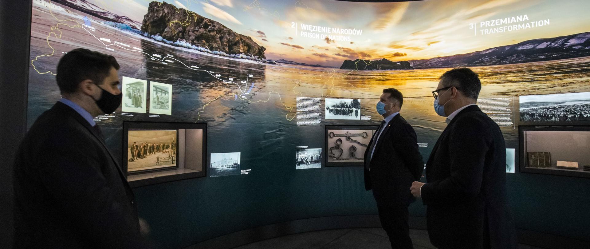 Zdjęcie z wizyty Ministra Edukacji i Nauki w Muzeum Józefa Piłsudskiego w Sulejówku