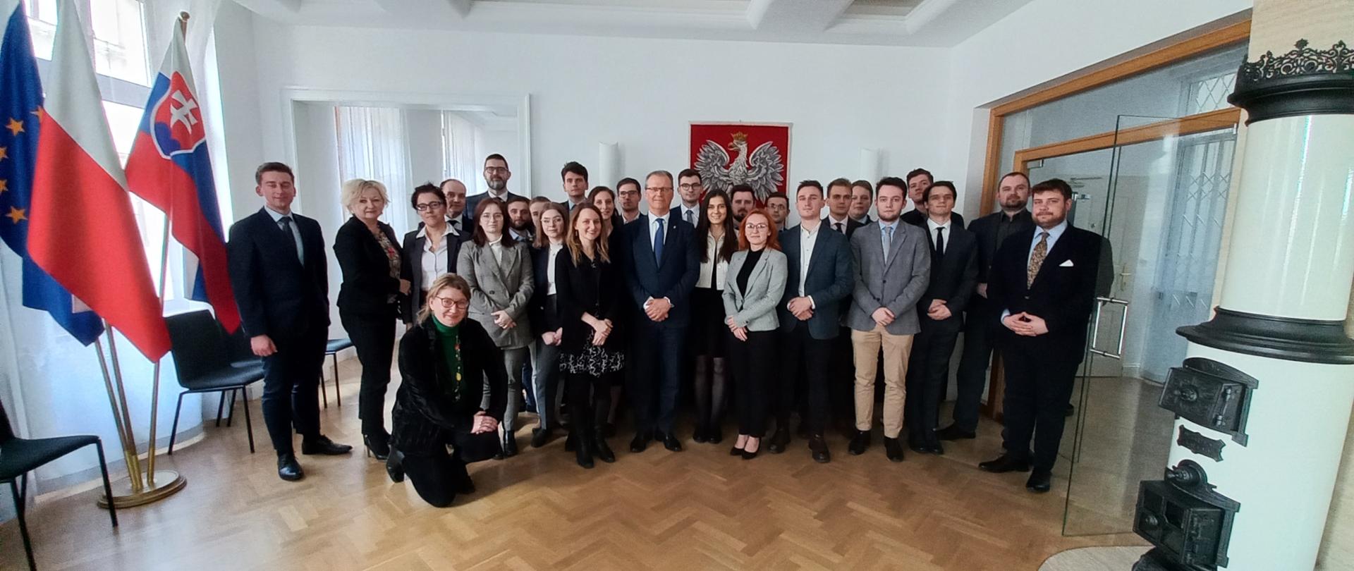 Aplikanci Akademii Dyplomatycznej w Ambasadzie RP w Bratysławie