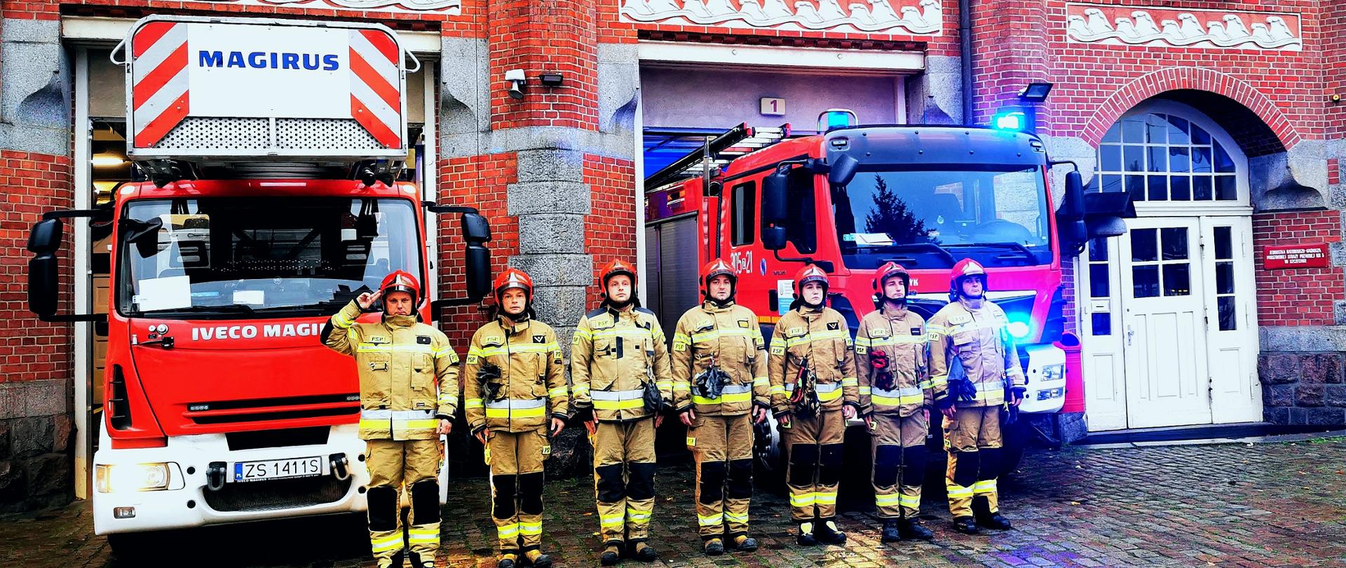 Oddanie hołdu zmarłemu strażakowi