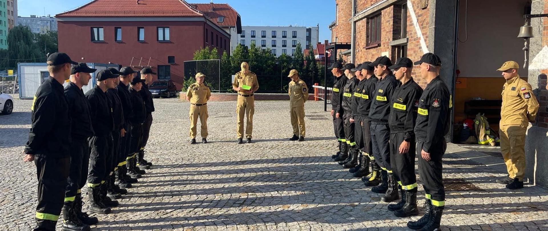 Uroczysta zmiana służby na jrg9