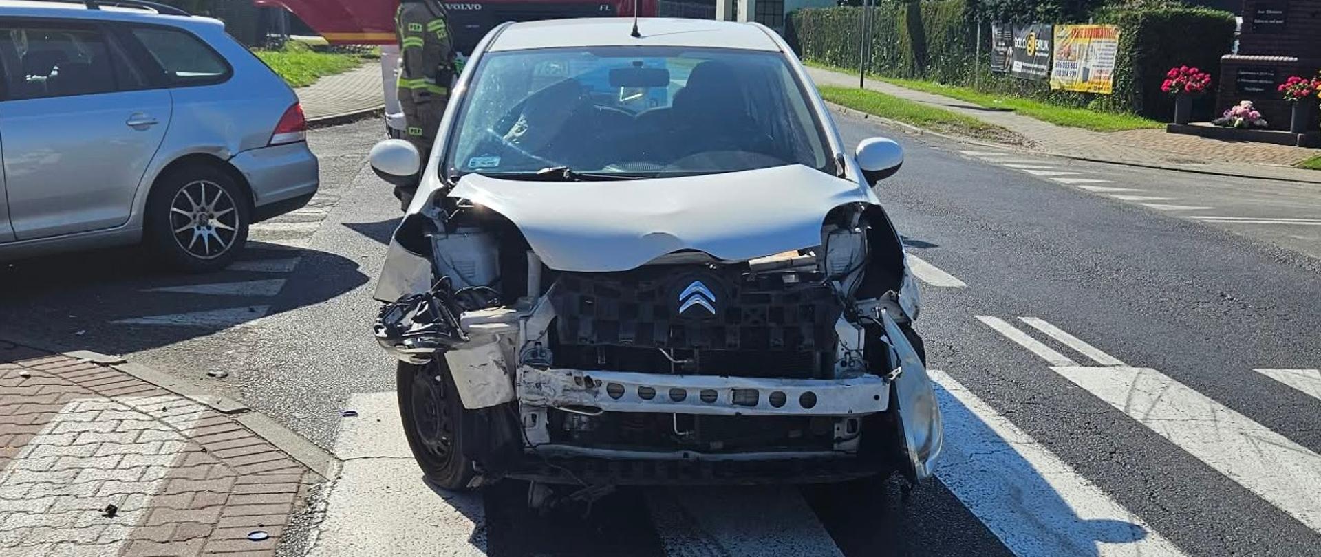 ZDERZENIE DWÓCH POJAZDÓW W MIEJSCOWOŚCI DĘBY SZLACHECKIE