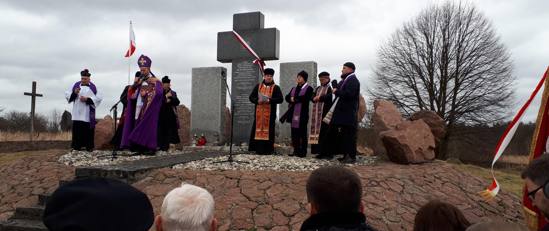 Uroczystości w Hucie Pieniackiej w rocznicę pacyfikacji wsi Huta Pieniacka przez 4. Pułk Policyjny SS