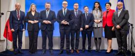 Konferencja prasowa z udziałem ministra infrastruktury Dariusza Klimczaka, ministra spraw wewnętrznych i administracji Marcina Kierwińskiego wraz z wiceminister Magdaleną Roguską oraz wiceministra infrastruktury Przemysława Koperskiego dotyczącą zbiornika Kamieniec Ząbkowicki.