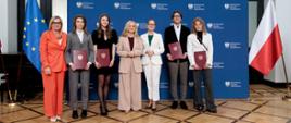 zdjęcia z przyznania stypendiów studentom medycyny