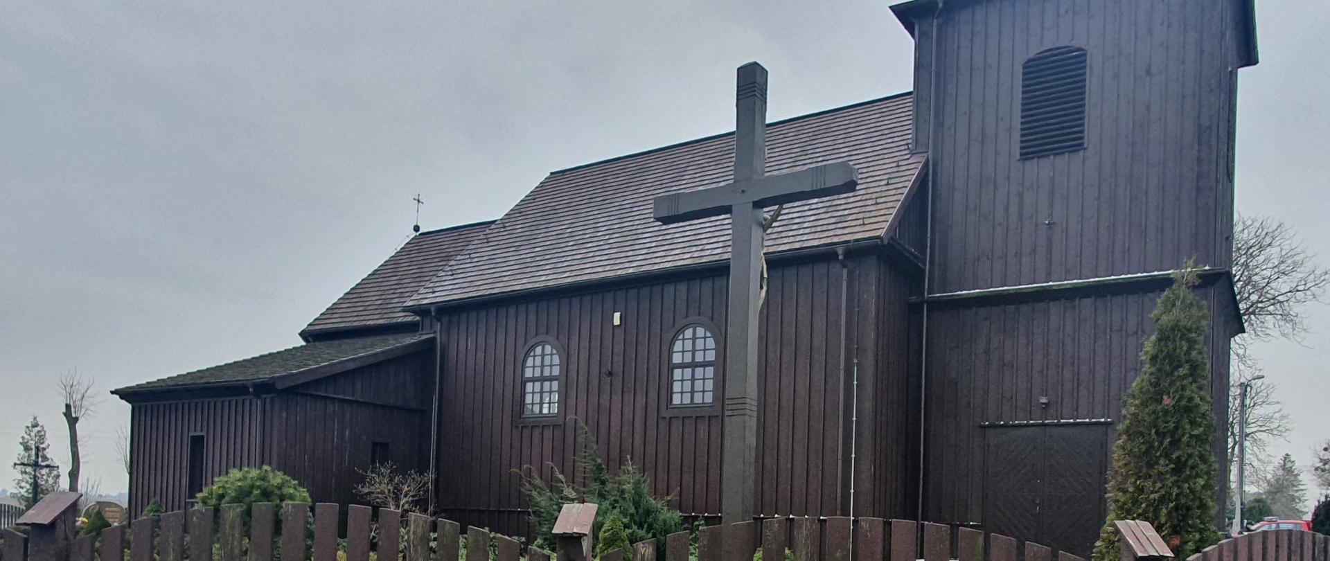 Zdjęcie przedstawiające drewniany Kościół p.w. św. Katarzyny w Bagrowie